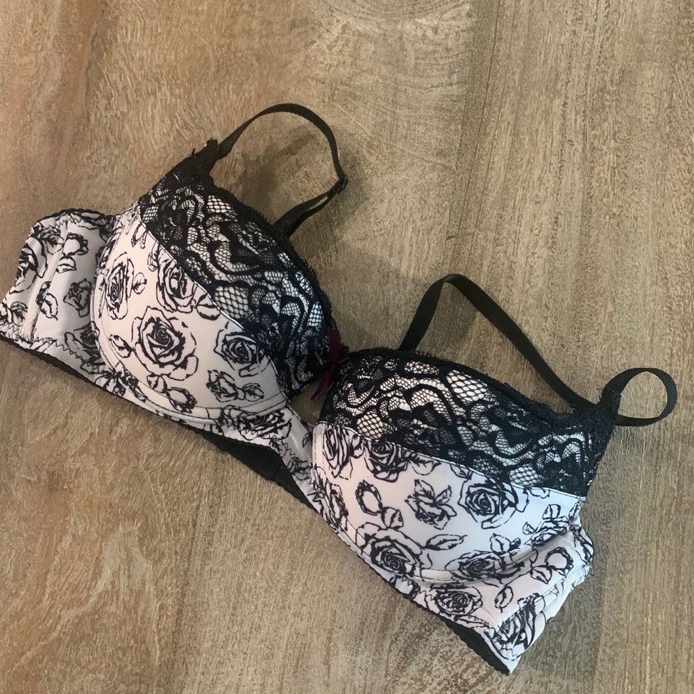 Women’s push-up bra
